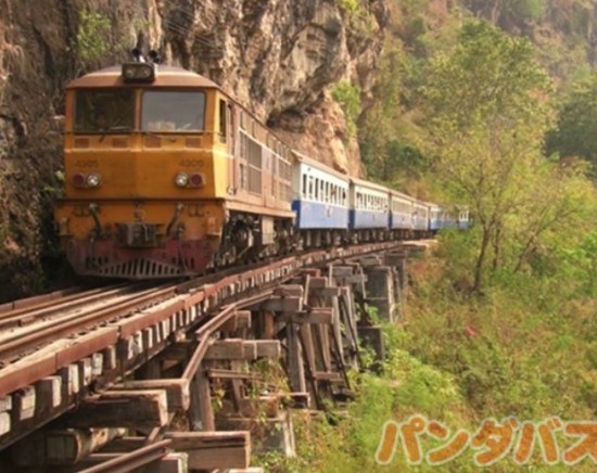 カンチャナブリ泰緬鉄道の旅「戦場にかける橋」をスピードボートと鉄道乗車で巡るツアー 第二次世界大戦博物館見学付き